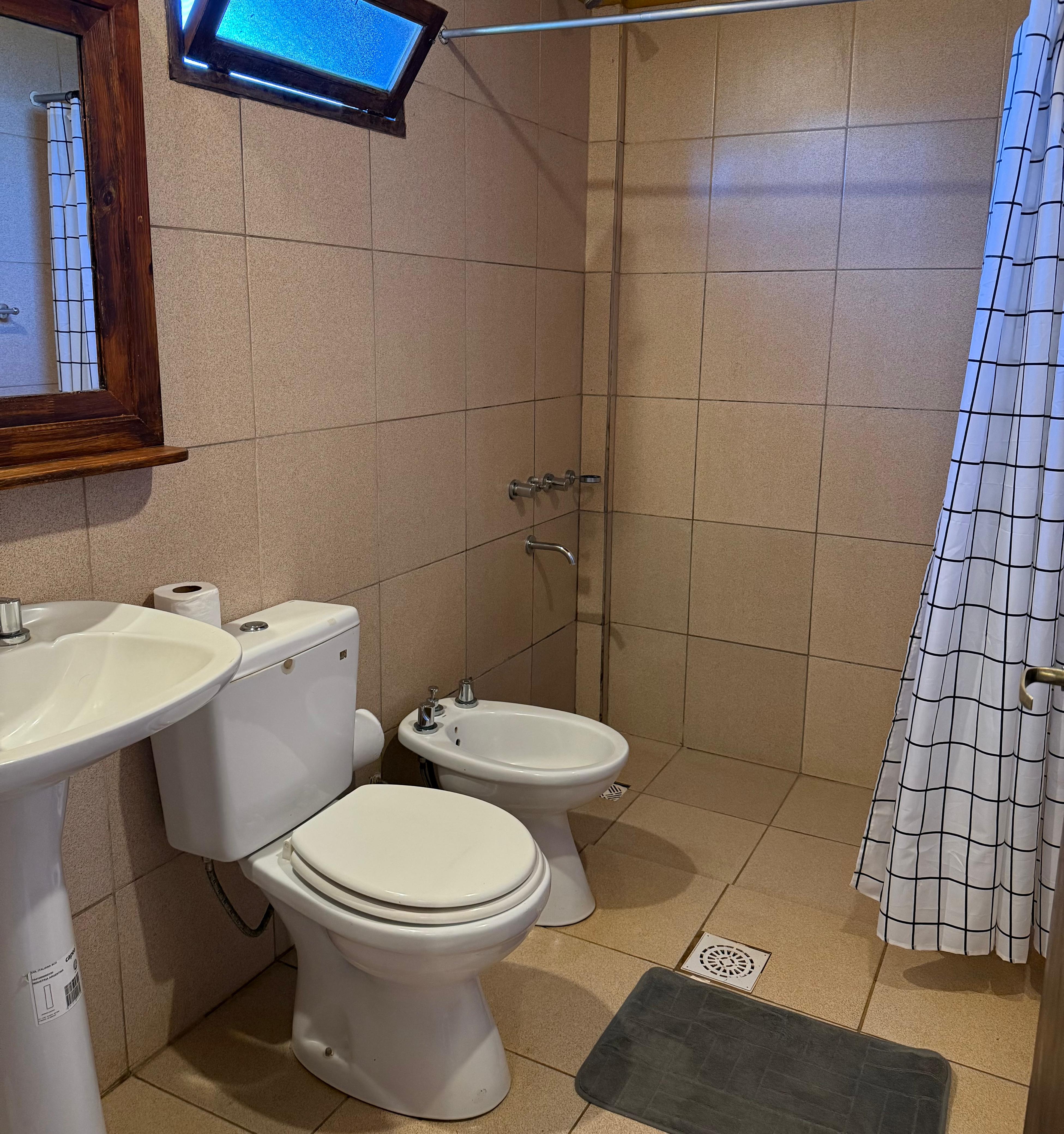 Habitación con decoración rústica