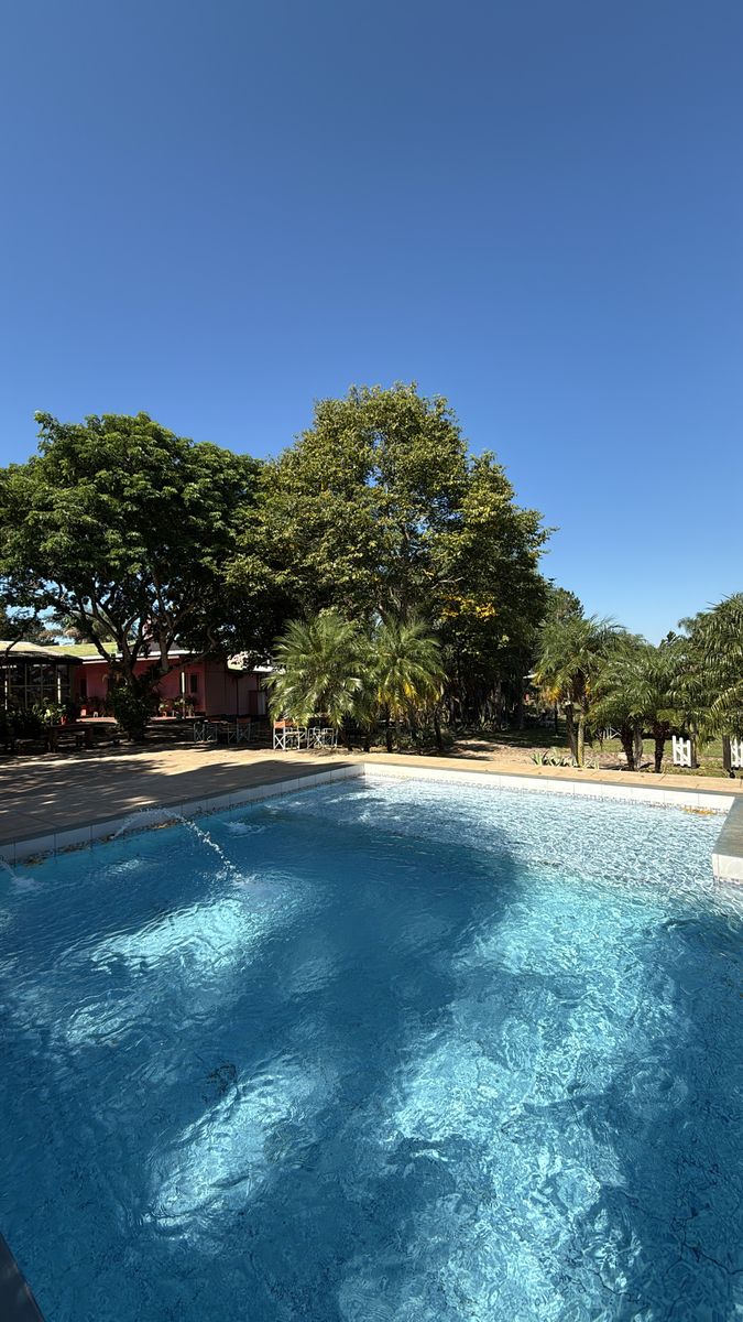 Vista de la piscina del complejo